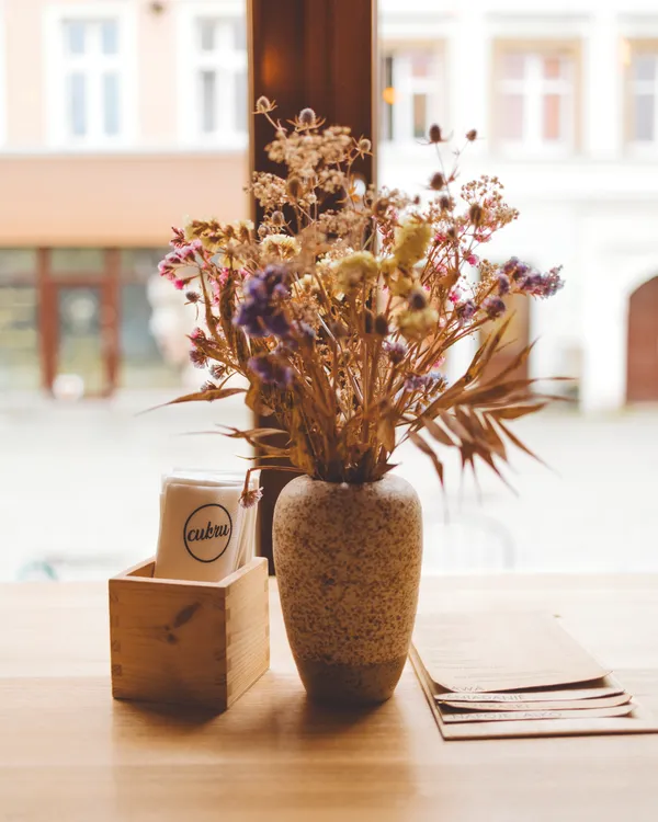 Сafe table with flowers