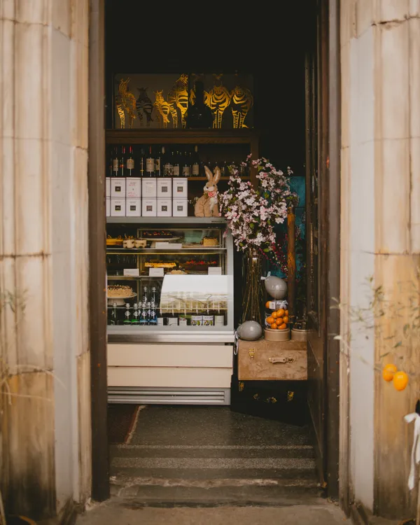 Cafe's entrance