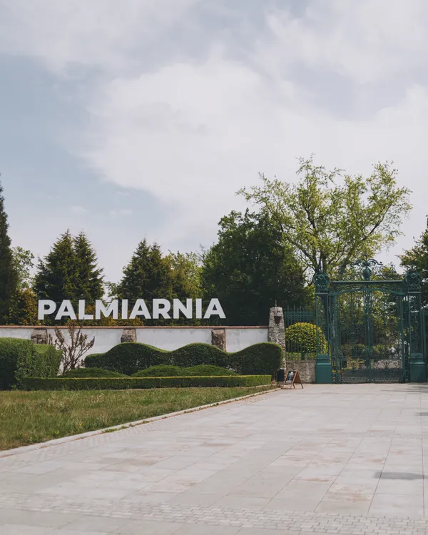 The main entrance to Palm House